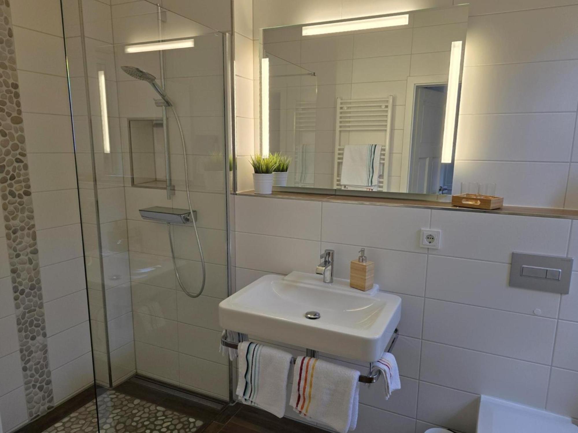 Ferienwohnung Hofidyll - Warnemuende Rostock Bagian luar foto