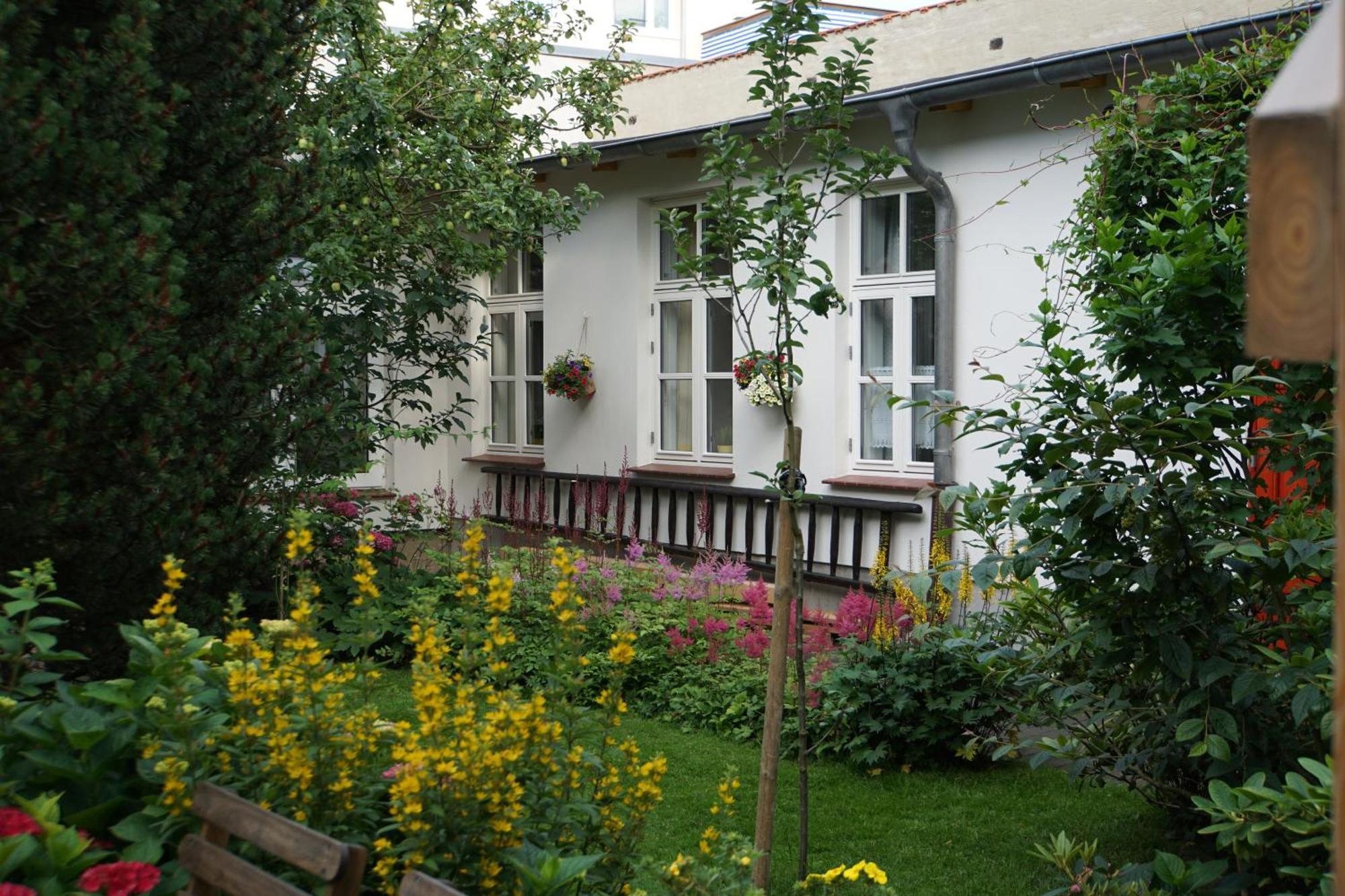 Ferienwohnung Hofidyll - Warnemuende Rostock Bagian luar foto